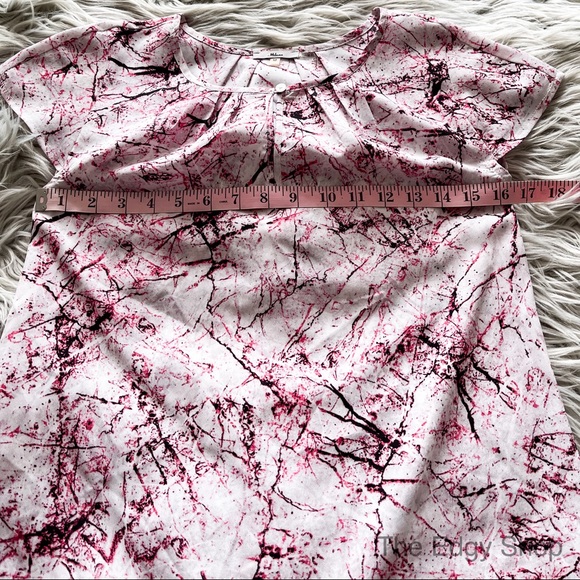 Milano | Marble Print Pleat Neck Cap Sleeve Blouse - Picture 5 of 5